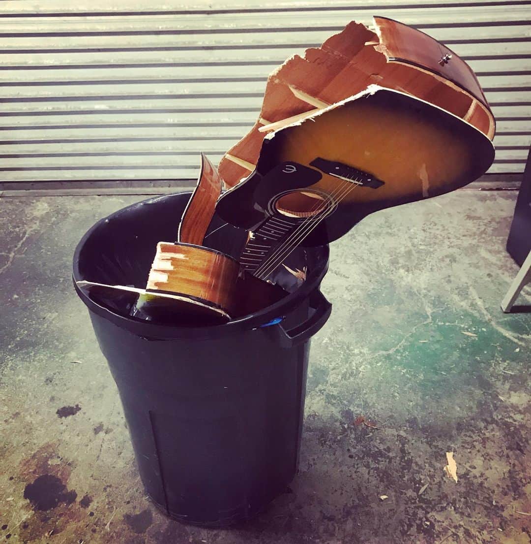 トレ・クールのインスタグラム：「It’s trash night, don’t forget to put the cans out. #FOAMF」