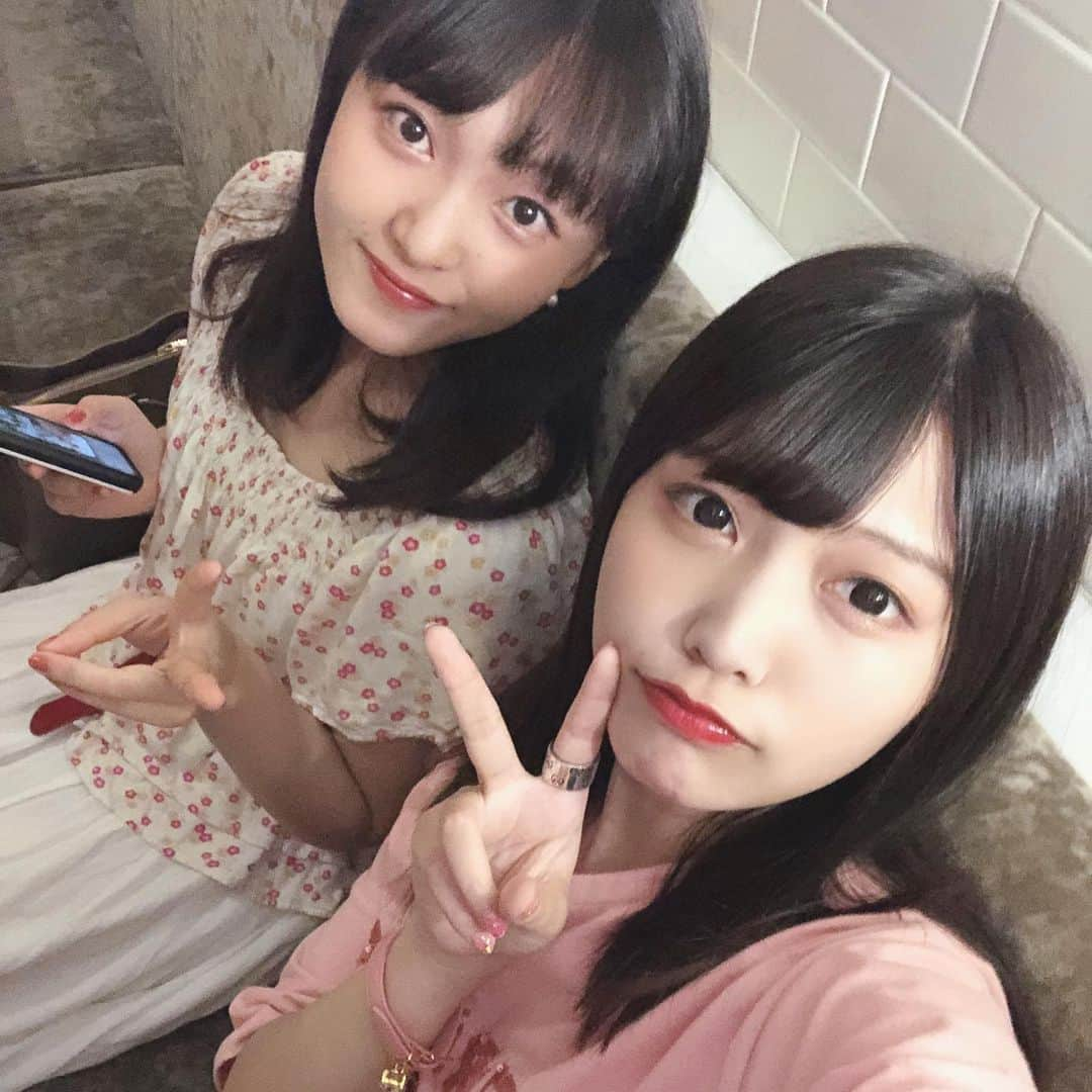 松下玲緒菜さんのインスタグラム写真 - (松下玲緒菜Instagram)「. @mioiseki0509 にサプライズされたよびっくり🥺 ⠀ 四周年らいぶも遊びに来てくれてほんといい友達だあ いつもありがとう☺️」9月10日 0時38分 - matsushita_reona