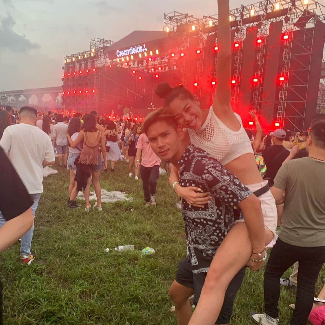 ジョジィのインスタグラム：「Never thought this one will  make such a difference in my life 💜🧡💛💚💙 #mycutiepie #loveislove #hesnotmybf」