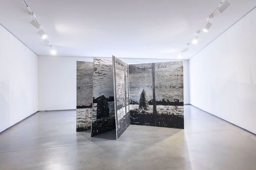 ガゴシアン・ギャラリーさんのインスタグラム写真 - (ガゴシアン・ギャラリーInstagram)「Visit "Anselm Kiefer: Bøker og tresnitt" at Astrup Fearnley Museum in Oslo before it closes this Saturday!  The exhibition aims to point out the various connections Kiefer has with poetry, myths, history, philosophy, and alchemy, through a collection of artist’s books dating from the years 1969 to 2017, along with a selection of his woodcuts. Find out more via the link in our bio.  __________ #AnselmKiefer #AstrupFearnley #Gagosian @astrupfearnley Installation views, "Anselm Kiefer: Bøker og tresnitt," Astrup Fearnley Museum, Oslo, May 29–September 14, 2019. Artwork © Anselm Kiefer」9月10日 0時44分 - gagosian