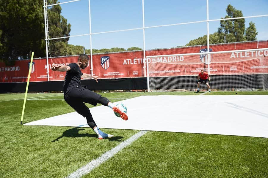 F2Freestylersさんのインスタグラム写真 - (F2FreestylersInstagram)「HAD SO MUCH FUN SHOOTING WITH @atleticodemadrid FOR THE FIFA RATINGS! 🎮⚽️🔥 NEW VIDEO OUT NOW! 🎥 LINK IN BIO 🔗 #FIFARatings #FIFA20 @easportsfifa」9月10日 0時48分 - thef2