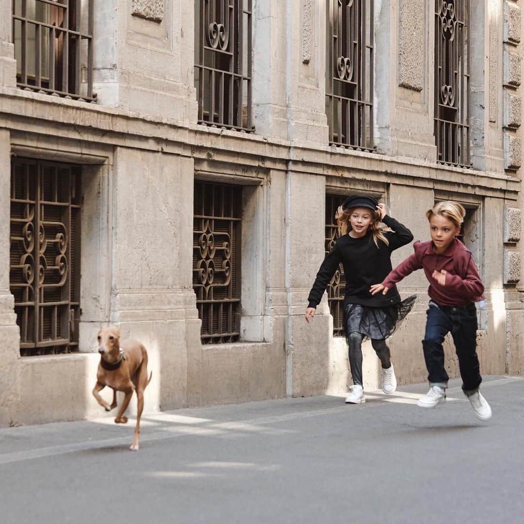 のインスタグラム：「Catch it if you can! @annapavaga @kevin_fontanella_official - #LookingforTrussyGrey #TrussardiJunior」