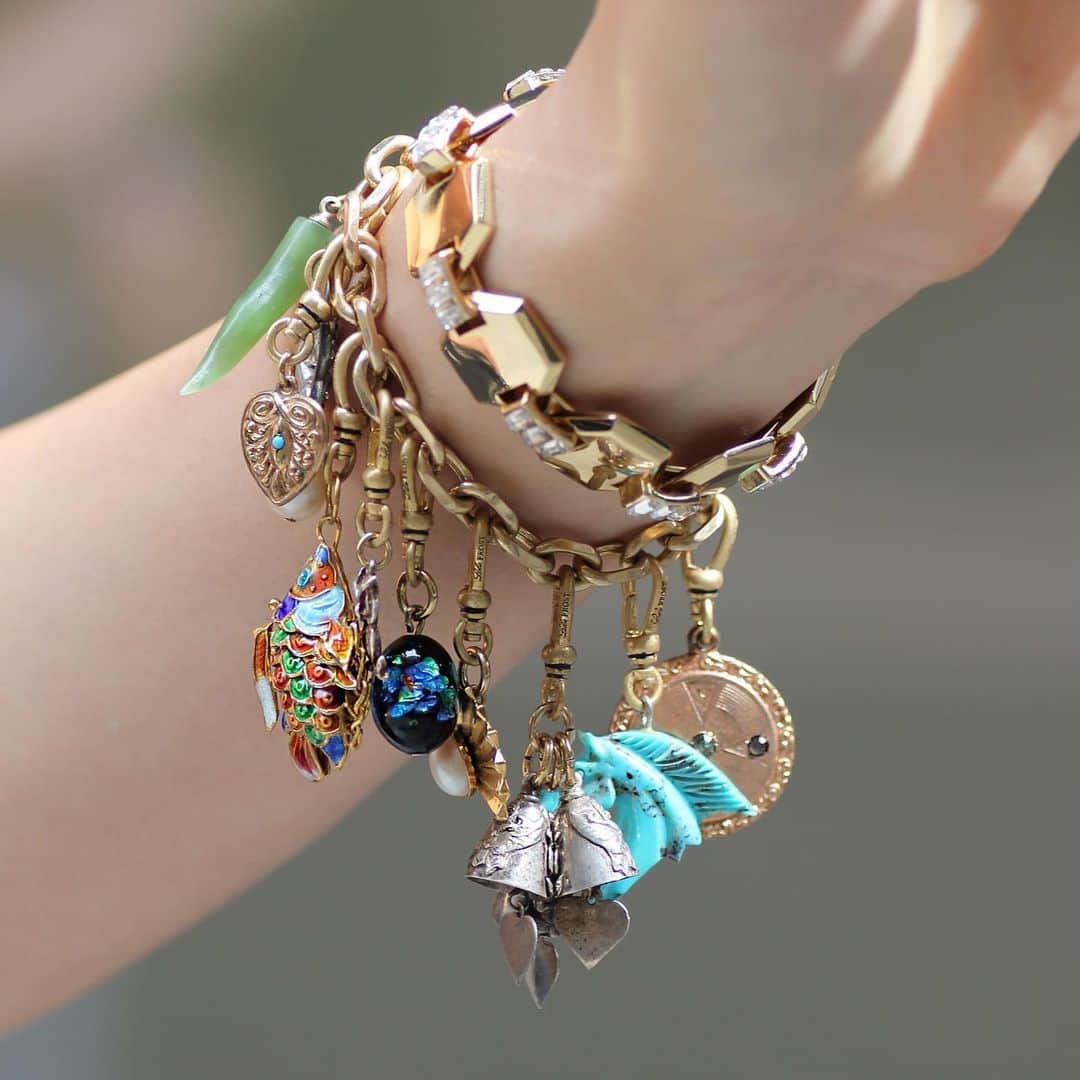 ルル フロストのインスタグラム：「New week, new vintage charms. Grab the goods while you can. #lulufrost #lfcharms」