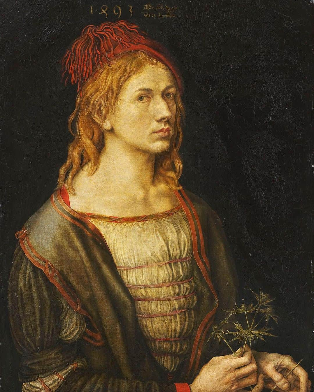 ルーブル美術館さんのインスタグラム写真 - (ルーブル美術館Instagram)「. 🇫🇷 Albrecht Dürer vous souhaite une #BonneSemaine ! - ✍Cet autoportrait de Dürer âgé de 22 ans est considéré comme le premier de la Renaissance allemande. L’artiste se choisit comme motif unique et non plus comme simple figurant d’un tableau d’histoire. Il s’est représenté à plusieurs reprises au cours de sa vie : l’un de ses dessins le représente même dès l’âge de 13 ans. - ❓La signification symbolique de cet autoportrait reste ouverte : allusion aux fiançailles de Dürer ou à la Passion du Chris ? Le chardon peut être interprété comme le symbole de la fidélité ou rappeler la couronne d’épines. Quoiqu’il en soit, l’élégant et jeune artiste affirme son individualité. Imprégné de culture humaniste et conscient d’être plus qu’un bon artisan, il revendique avec fierté le statut d’artiste. - 📍 Retrouvez ce tableau dans l’exposition « Figure d’Artiste » ! Du 25 septembre 2019 au 29 juin 2020. Petite Galerie, aile Richlieu. - - - 🌍 Albrecht Dürer wishes you a #GoodWeek ! - ✍This self-portrait of Dürer when he was 22 years old is considered the first of the German Renaissance. The artist chose himself as the unique subject and no longer as a simple figure in a history painting. He has painted himself several times in his life: one of his drawings even depicted him at the age of 13. - ❓The symbolic meaning of this self-portrait remains open: an allusion to Dürer's engagement or to the Christ's Passion? The thistle can be interpreted as a symbol of fidelity or a reminder of the crown of thorns. In any case, the elegant and young artist asserts his individuality. Steeped in humanist culture and conscious of being more than a good craftsman, he proudly claims the status of artist. - 📍This painting will be on display in the exhibition “Figure d’Artiste”! From September 25, 2019 to June, 29, 2020. Petite Galerie, Richelieu wing. - 📷 © RMN - Grand Palais (Musée du Louvre) / Thierry Ollivier . . . #Louvre  #MuseeDuLouvre #PetiteGalerie #FiguredArtiste」9月10日 0時57分 - museelouvre