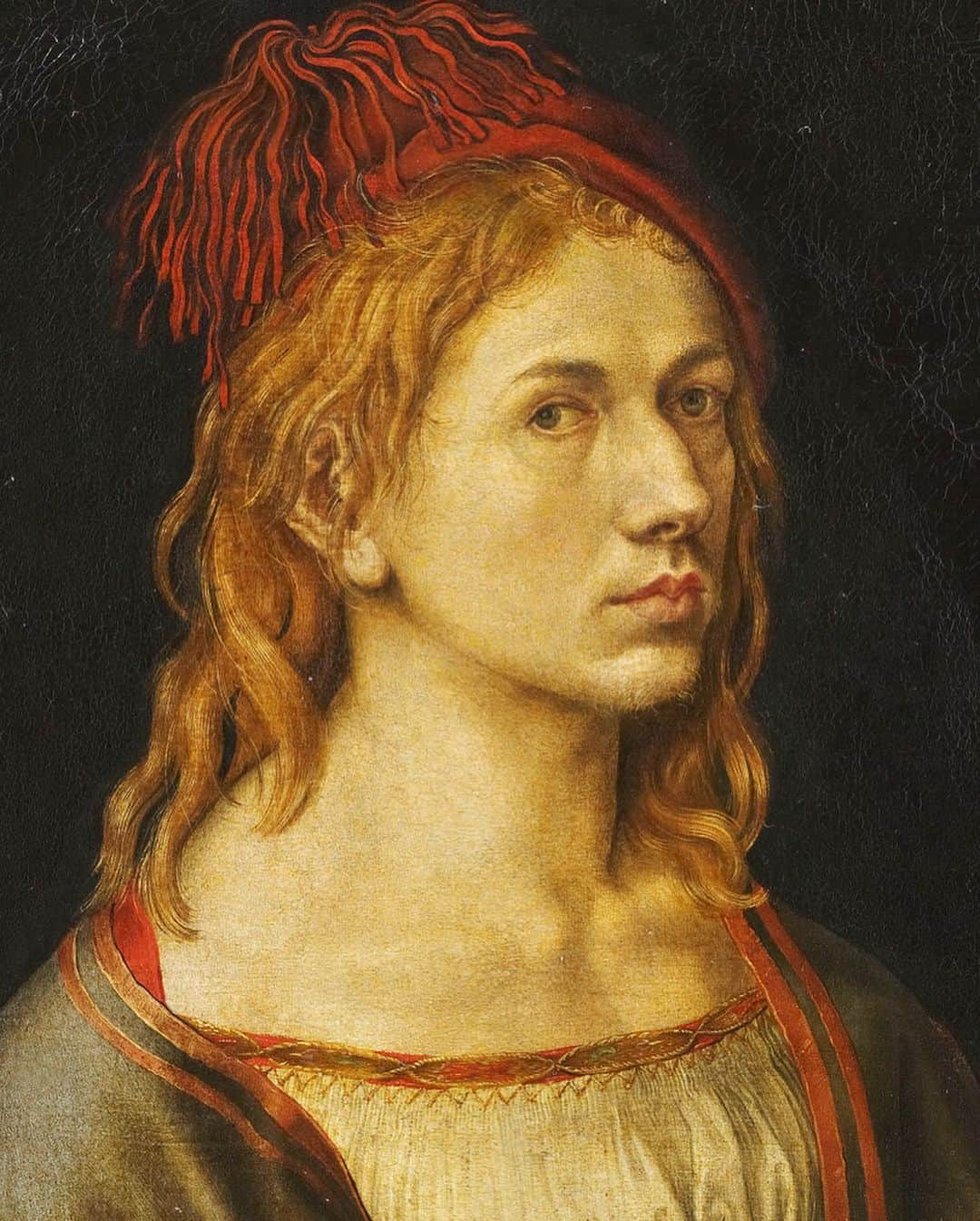 ルーブル美術館さんのインスタグラム写真 - (ルーブル美術館Instagram)「. 🇫🇷 Albrecht Dürer vous souhaite une #BonneSemaine ! - ✍Cet autoportrait de Dürer âgé de 22 ans est considéré comme le premier de la Renaissance allemande. L’artiste se choisit comme motif unique et non plus comme simple figurant d’un tableau d’histoire. Il s’est représenté à plusieurs reprises au cours de sa vie : l’un de ses dessins le représente même dès l’âge de 13 ans. - ❓La signification symbolique de cet autoportrait reste ouverte : allusion aux fiançailles de Dürer ou à la Passion du Chris ? Le chardon peut être interprété comme le symbole de la fidélité ou rappeler la couronne d’épines. Quoiqu’il en soit, l’élégant et jeune artiste affirme son individualité. Imprégné de culture humaniste et conscient d’être plus qu’un bon artisan, il revendique avec fierté le statut d’artiste. - 📍 Retrouvez ce tableau dans l’exposition « Figure d’Artiste » ! Du 25 septembre 2019 au 29 juin 2020. Petite Galerie, aile Richlieu. - - - 🌍 Albrecht Dürer wishes you a #GoodWeek ! - ✍This self-portrait of Dürer when he was 22 years old is considered the first of the German Renaissance. The artist chose himself as the unique subject and no longer as a simple figure in a history painting. He has painted himself several times in his life: one of his drawings even depicted him at the age of 13. - ❓The symbolic meaning of this self-portrait remains open: an allusion to Dürer's engagement or to the Christ's Passion? The thistle can be interpreted as a symbol of fidelity or a reminder of the crown of thorns. In any case, the elegant and young artist asserts his individuality. Steeped in humanist culture and conscious of being more than a good craftsman, he proudly claims the status of artist. - 📍This painting will be on display in the exhibition “Figure d’Artiste”! From September 25, 2019 to June, 29, 2020. Petite Galerie, Richelieu wing. - 📷 © RMN - Grand Palais (Musée du Louvre) / Thierry Ollivier . . . #Louvre  #MuseeDuLouvre #PetiteGalerie #FiguredArtiste」9月10日 0時57分 - museelouvre