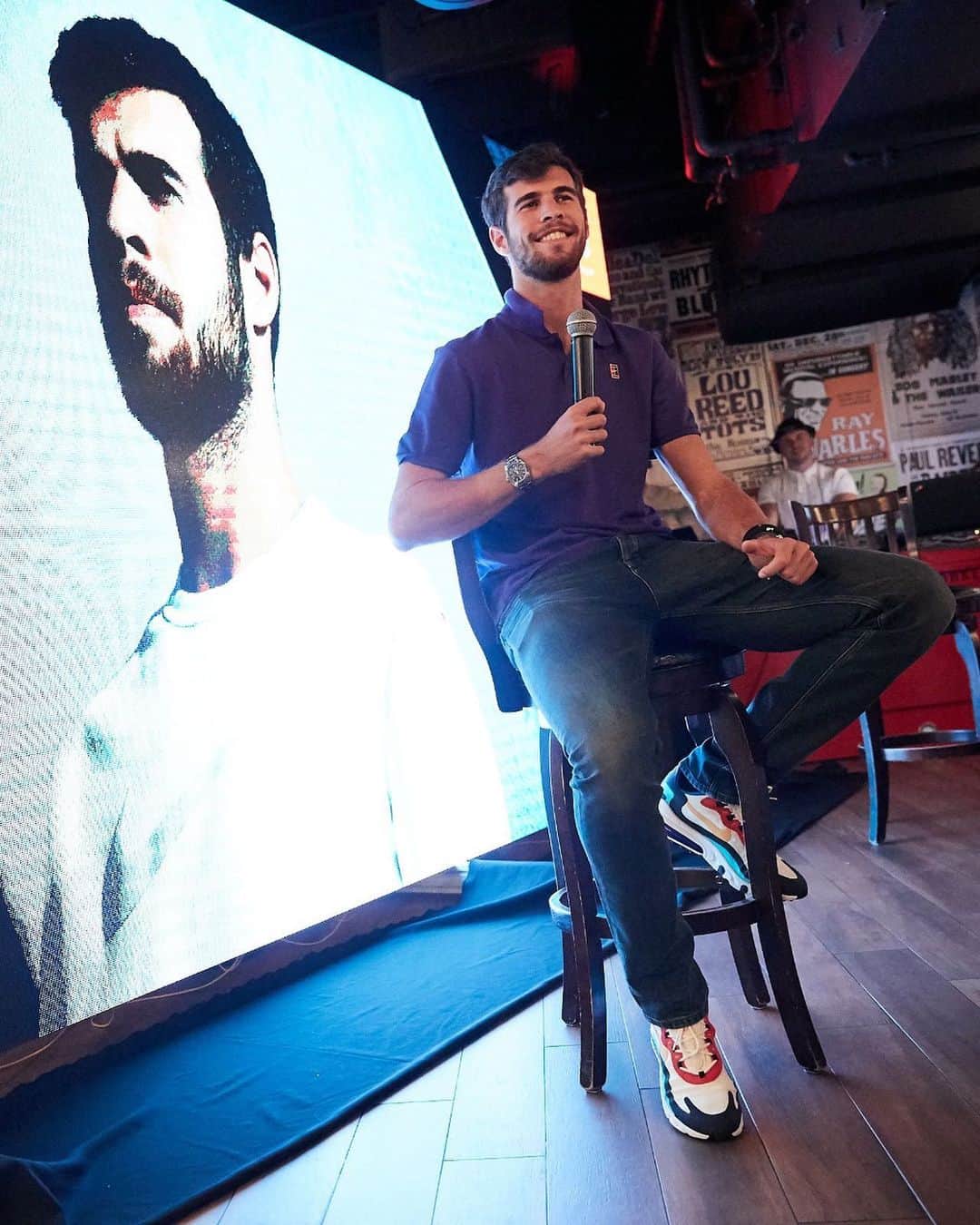 カレン・ハチャノフのインスタグラム：「Nike “Just Do It” day! 👟 It was great to spend evening with my Nike Russia friends in Moscow! Thanks for the invitation! // Nike “Just Do It” день! Было приятно провести вечер с моими друзьями Nike Russia в Москве!  Спасибо за приглашение! #NikeTeam #JustDoIt」