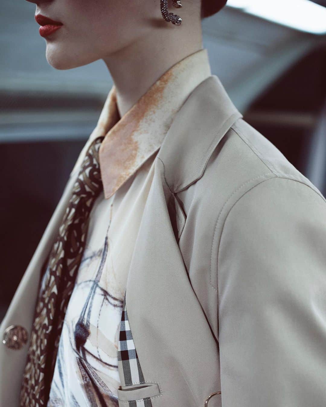 のインスタグラム：「A Contrast . The clean lines of the #BurberryTrench, inspired by traditional workwear collides runway sailing motifs, printed on devoré-silk alongside a #ThomasBurberryMonogram tie . #BurberryAutumnWinter19 #BurberryGeneration」