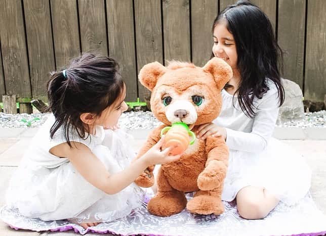 Hasbroさんのインスタグラム写真 - (HasbroInstagram)「Cubby, the Curious Bear is bear-y excited that today is Teddy Bear Day!  #ad #TeddyBearDay #BestDayEver #FurReal 📷: @aliajanel @lovely.as.a.mother @mialoren_and_me @simplyfalaksid」9月10日 1時09分 - hasbro