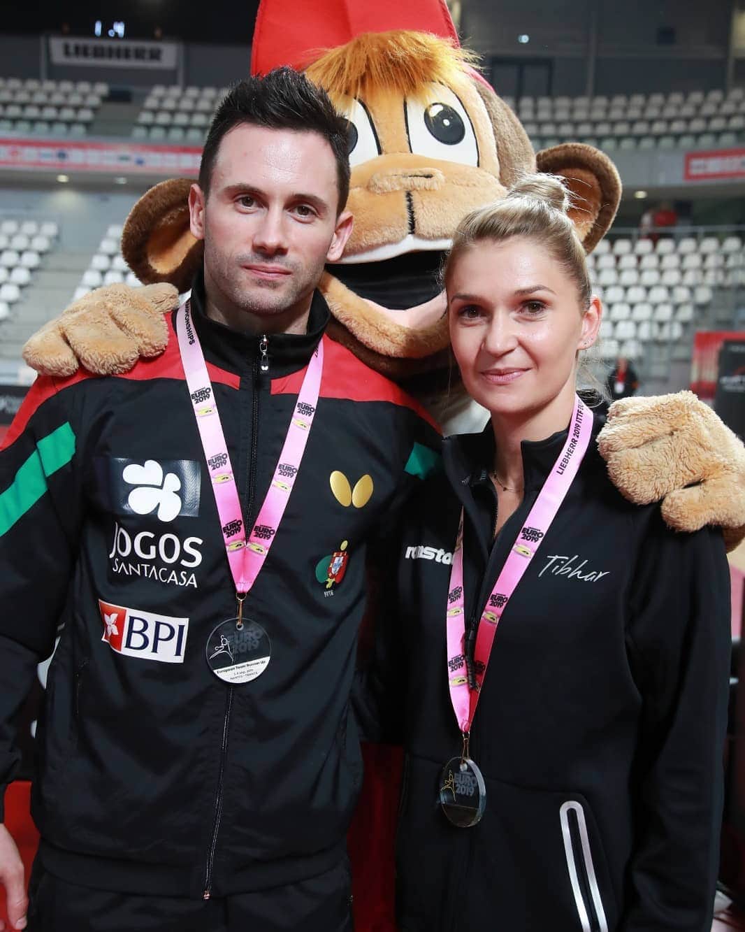 ジョアン・モンテイロのインスタグラム：「Dream Couple 🏓🇵🇹🇷🇴🥇🥈💑 #CoupleGoals#EuropeanChampionships#gold#silver#love」