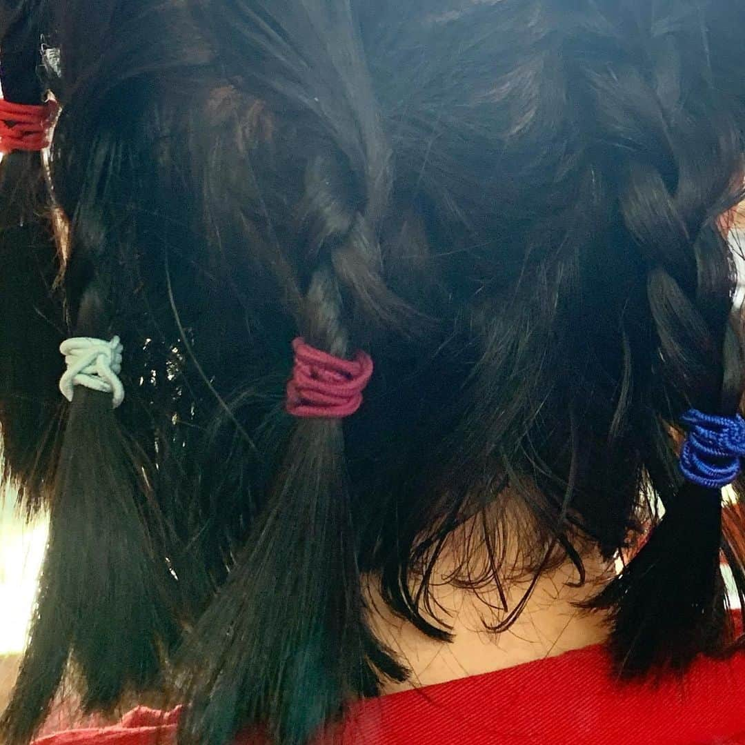 セイント・ヴィンセントさんのインスタグラム写真 - (セイント・ヴィンセントInstagram)「My 8-year old niece did my hair.  This look could be yours. Serious inquiries only.」9月10日 1時33分 - st_vincent