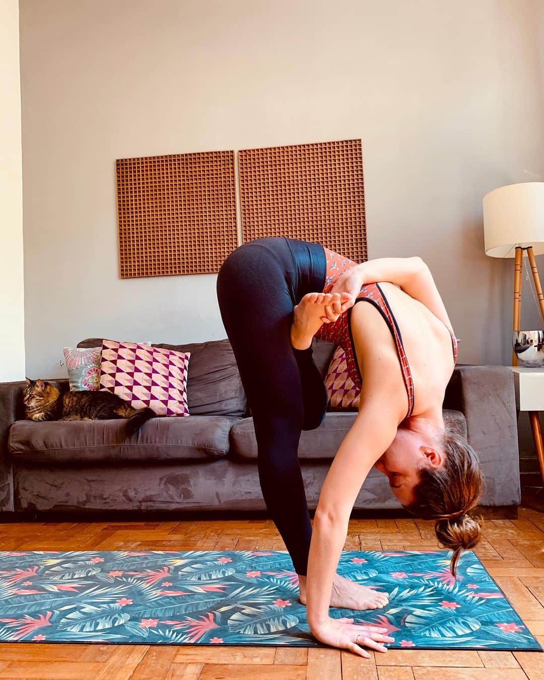 ナタリア・ディルさんのインスタグラム写真 - (ナタリア・ディルInstagram)「Começando a semana 🙏✨ @adrianacamargo_yoga」9月10日 1時51分 - nathaliadill
