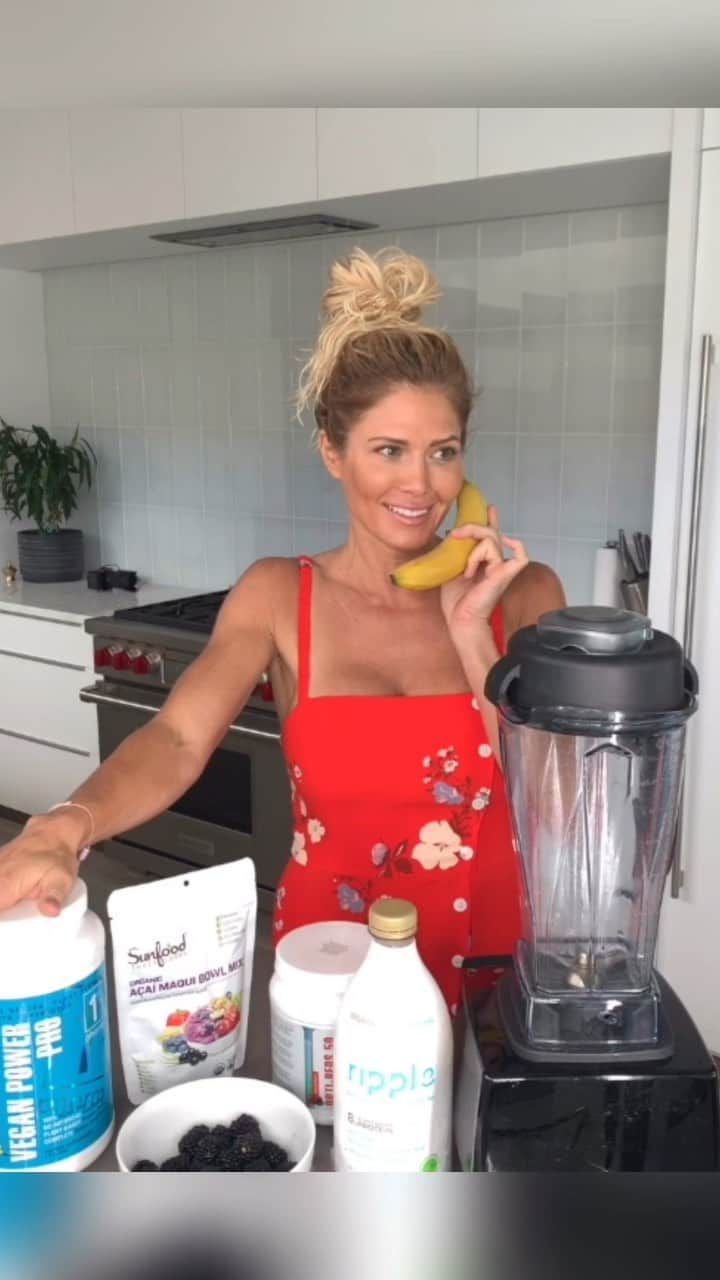 のインスタグラム：「I spoke to a guy and he recommended this cool recipe with a lil more protein..and some amped up antioxidants for major glow factor. Checkout the link in BIO for my favorite OPTI REDS -50 powder & snatch up some free shipping.✌🏽」