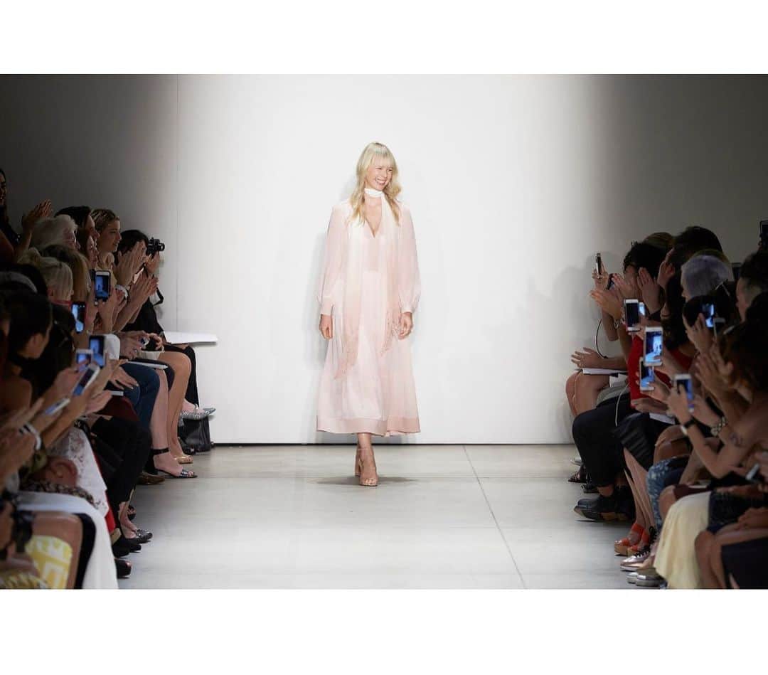 エリン フェザーストンのインスタグラム：「It’s been a minute since I’ve been on the #cfdanyfw runway and I do miss it! It’s also been amazing to take time and space to explore new endeavors and the ultimate creative undertaking of having children. Wishing all my fellow designers an amazing week! I’ll be posting my favorite looks on instastories so if you are missing your fix of Erin clothes, you can see what I’m personally digging this season! 💋」