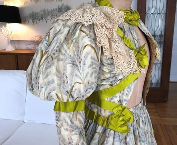 アナスイさんのインスタグラム写真 - (アナスイInstagram)「From the incredible art of the multi-talented Lila De Nobili to 19th century ornate silk dresses, the inspiration for the #AnnaSui ‘VICTORIANNA’ collection comes together as Anna’s take on Nouvelle Bohemian. The newest #SS20 runway starts at 5PM EDT today. Catch the livestream at AnnaSui.com 💜」9月10日 2時28分 - annasui