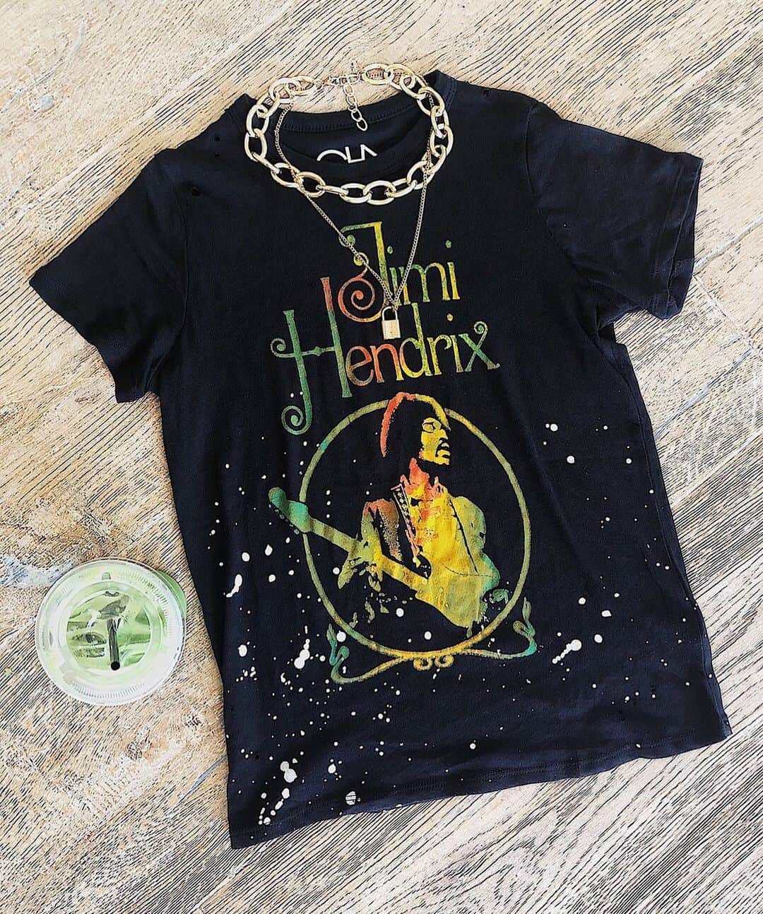 チェイサーのインスタグラム：「you need this graphic!😍⚡️🎸 #jimihendrix #graphictee #chaserbrand #bandtee」