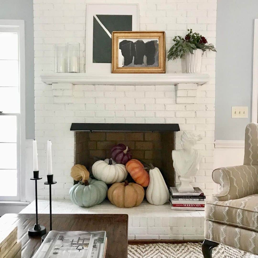 HomeGoodsさんのインスタグラム写真 - (HomeGoodsInstagram)「Hello gourd-geous 😍 @emilyaclark revamped her fireplace with colorful, oversized gourds – how will you update your home this fall? 🎃 #GoFinding #HGPartner」9月10日 2時39分 - homegoods