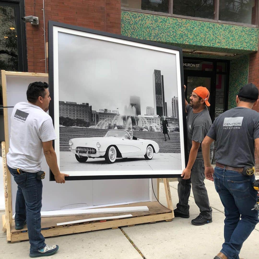 タイラー・シールズのインスタグラム：「You have to be able to see past your fears to understand your dreams. The first time you see a photo printed is the first time you ever really see it, but seeing your work installed in someone’s home is an experience all to its self, this weekend during my show in Chicago I got to see a new 102 by 96 inch work installed in a home and it was like seeing the photograph for the first time, if you swipe right I have a couple new pieces that have gone up I’d love to know which piece you would hang or which house you would want to live in?」