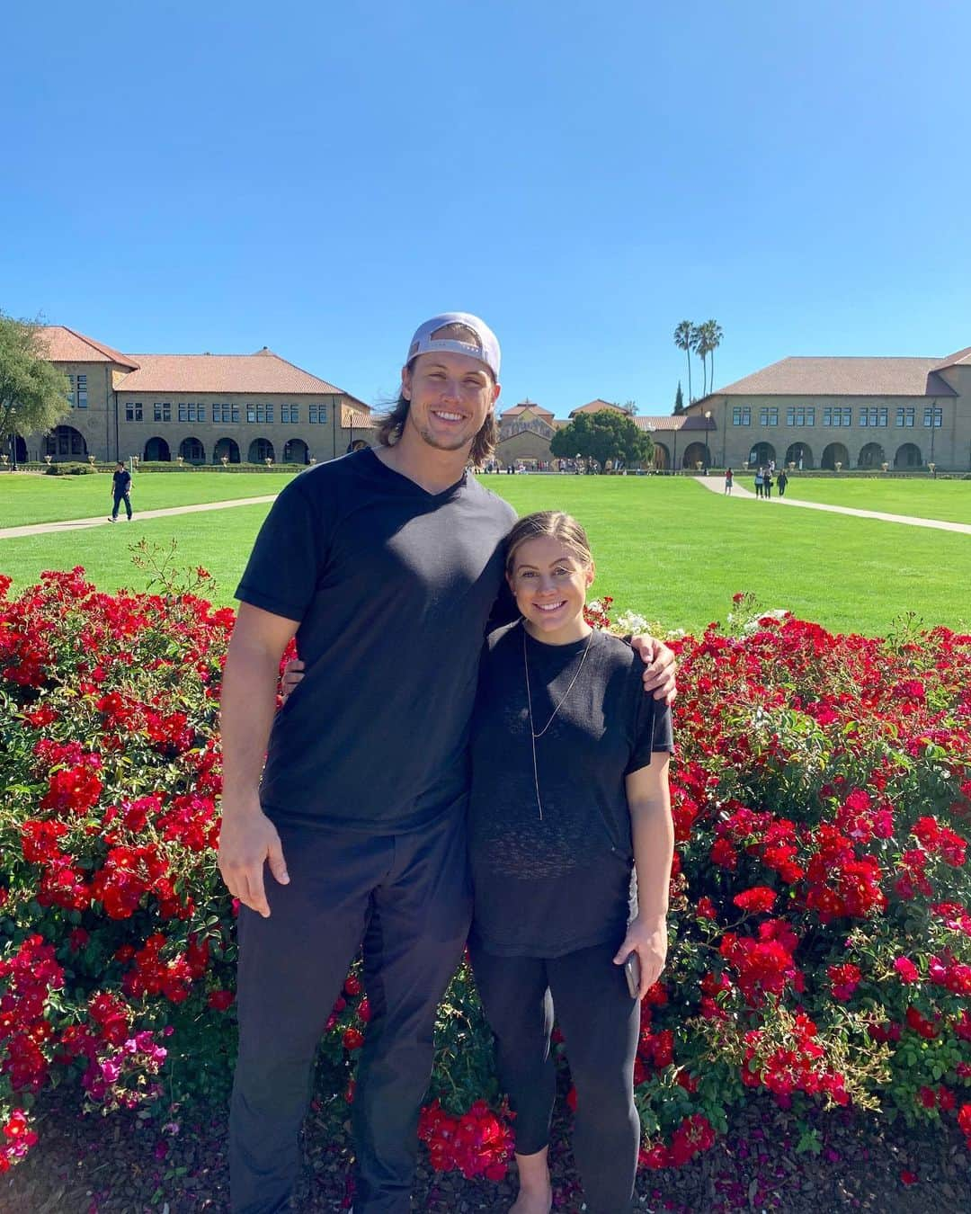 ショーン・ジョンソンさんのインスタグラム写真 - (ショーン・ジョンソンInstagram)「Just touring Baby East’s future college 😂 🤷🏼‍♀️ comment down below your dream school?! #college @andrewdeast」9月10日 2時45分 - shawnjohnson