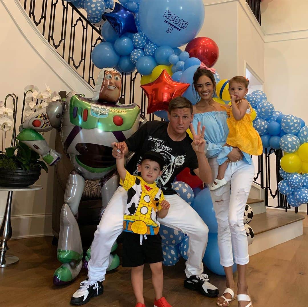 ロブ・ディアデックのインスタグラム：「Happy Birthday Kodah Dash. 3 years old, diaper free, and ready to take on the world! I marvel at how smart, thoughtful, funny, and cool you are everyday. So thankful for everything you are, and will be. Thank you to everyone who came out to celebrate, we love you all so much. I have to acknowledge mommy, aka: @bryianadyrdek for putting together the best parties for all occasions 😘❤️🙏🏼」