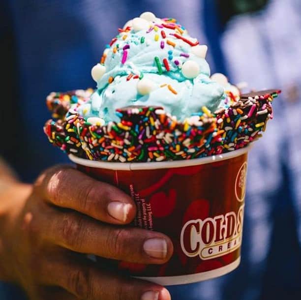 コールド・ストーン・クリーマリーのインスタグラム：「Here’s to the start of a new week 😋🍦 📷: @desertridge」