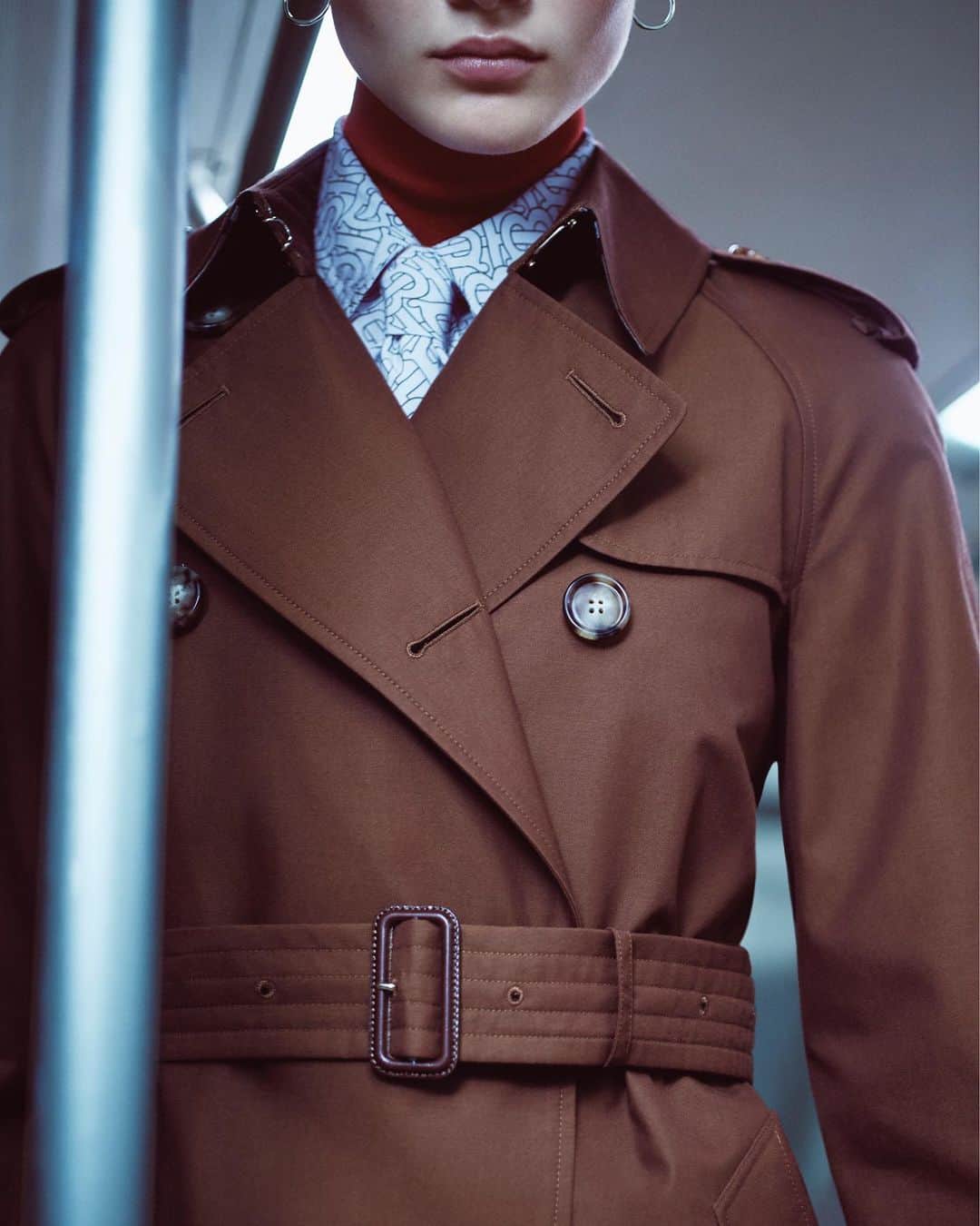 のインスタグラム：「The Classic Trench . Our iconic trench coat in new chestnut brown, introduced for #BurberryAutumnWinter19. Made in England and finished with Vintage check lining. Cut in a relaxed long-line silhouette, ideal for layering . #BurberryGeneration #BurberryTrench」