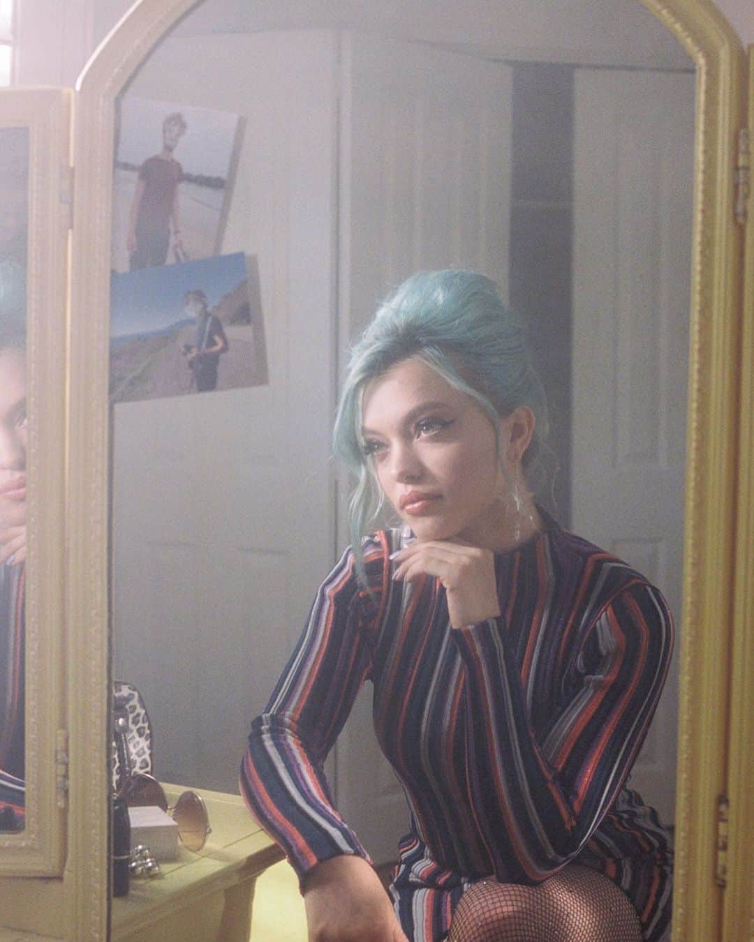 HEY VIOLETのインスタグラム：「another day, another hint for the qotn video. make sure to keep listenin on @spotify🥰」