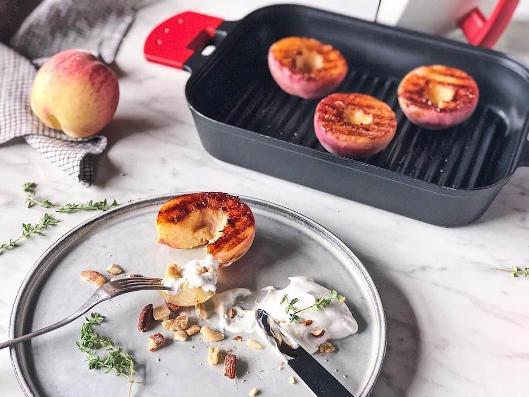 UchiCookのインスタグラム：「Brown Sugar Grilled Peaches🍑⠀ ⠀ Little bites of heaven. Grilling brings out the sweetness of the fruits.⠀ ⠀ ■ Ingredients ⠀ - Peaches⠀ - Cinnamon ⠀ - Brown Sugar⠀ - Butter⠀ - Mixed nuts ⠀ - Whipped cream or vanilla ice cream⠀ ⠀ ■ Steps⠀ 1. Wash peaches well and remove the fuzz.⠀ 2. Cut them in half.⠀ 3. Mix cinnamon, brown sugar and butter.⠀ 4. Preheat Steam Grill for 3 minutes.⠀ 5. Spread the mix on cut side of the peaches.⠀ 6. Place them cut-side down and grill for 3 minutes.⠀ 7. Flip them over and grill for a few more minutes.⠀ 8. Serve the delicious dessert with mixed nuts and whipped cream (or vanilla ice cream💕).⠀ • ⠀ More recipes at www.uchicook.com ✨⠀ • ⠀ • ⠀ • ⠀ #uchicook #steamgrill #grilledpeaches #peach #dessert #easyrecipes #quickrecipes #japanesecooking #madeinjapan #japanesefood #oishii #japan #cookingram #foodporn #homecooking #foodstagram #cleaneat #wholefoods #cleaneatingrecipes #grilling #grillingrecipes」