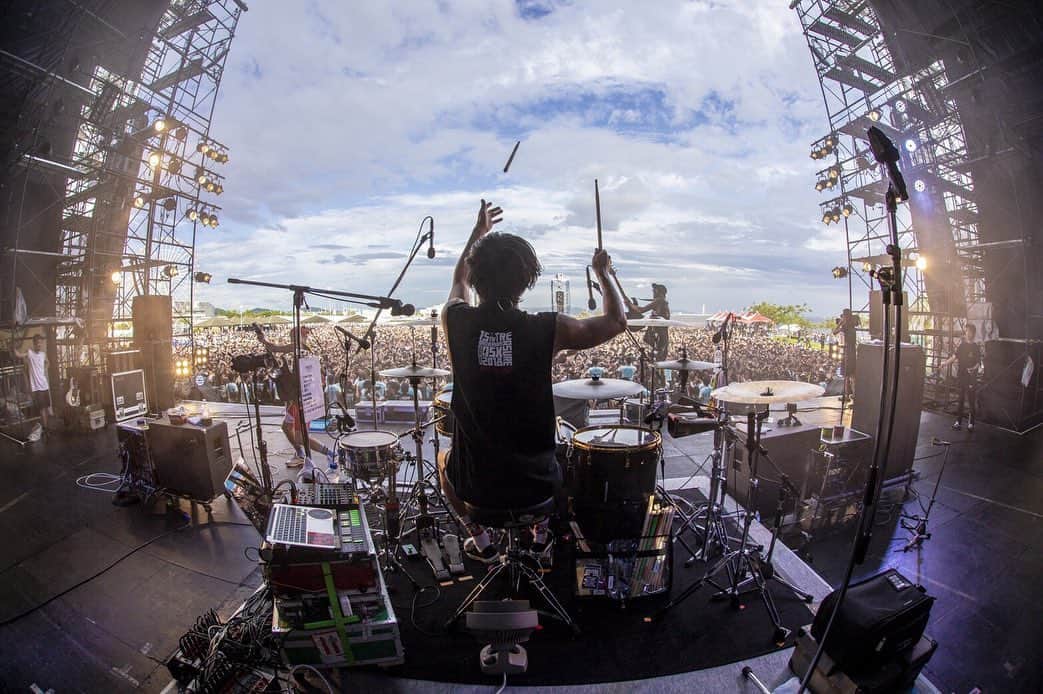 Bunta のインスタグラム：「TREASURE05X 2019景色最高や🤣 🥁🔥🥁 📸: @tuttini  #totalfat ＃TREASURE05X #drumforhappy #yamahadrums #ziljiancymbals」