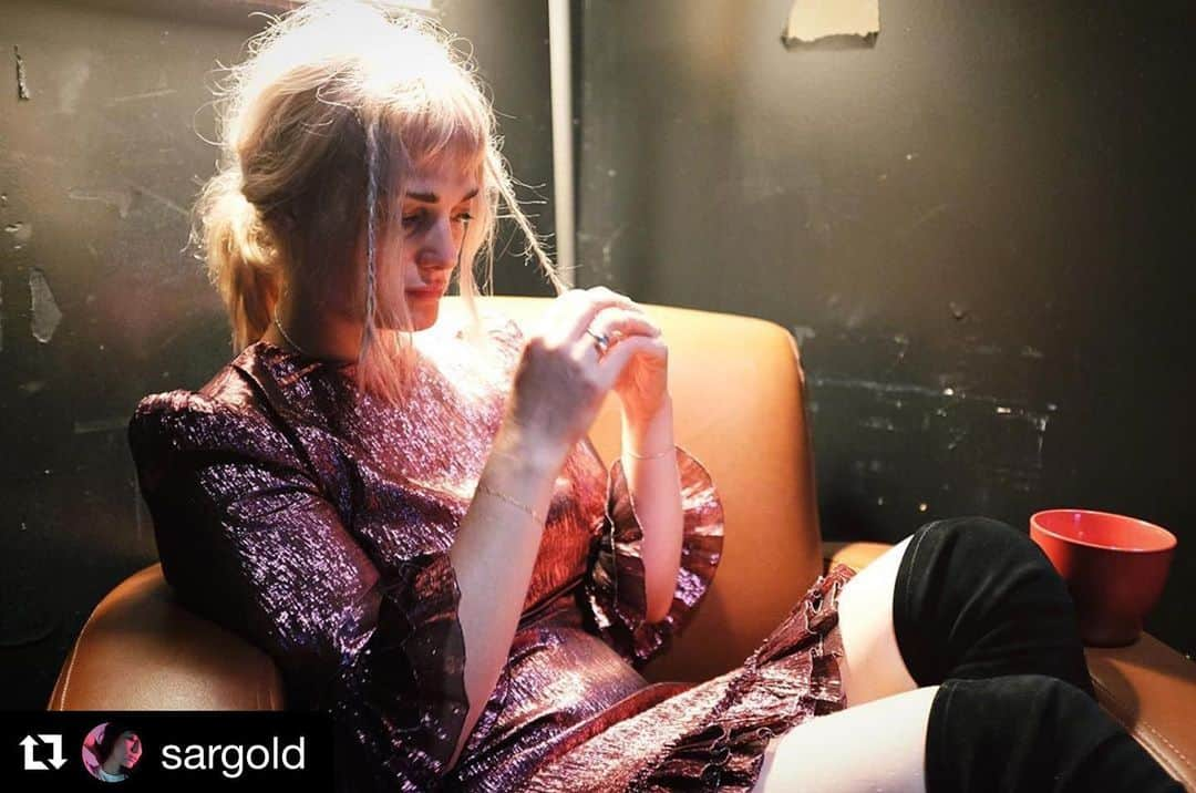 ファイン・フレンジーのインスタグラム：「turns out @sargold is a really clever photographer on top of all her other heaps of talents and being super gorgeous and a great person ♥️ please follow her and give her all the love ・・・ @alisonsudol braids up in Columbus」