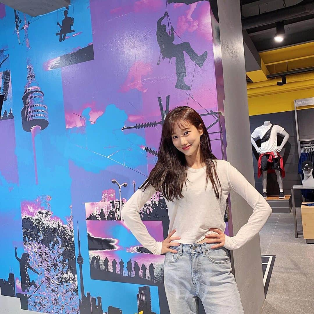 ナウンさんのインスタグラム写真 - (ナウンInstagram)「#아디다스명동브랜드센터 #adidasmyeongdong 👍👍」9月10日 13時20分 - betterlee_0824