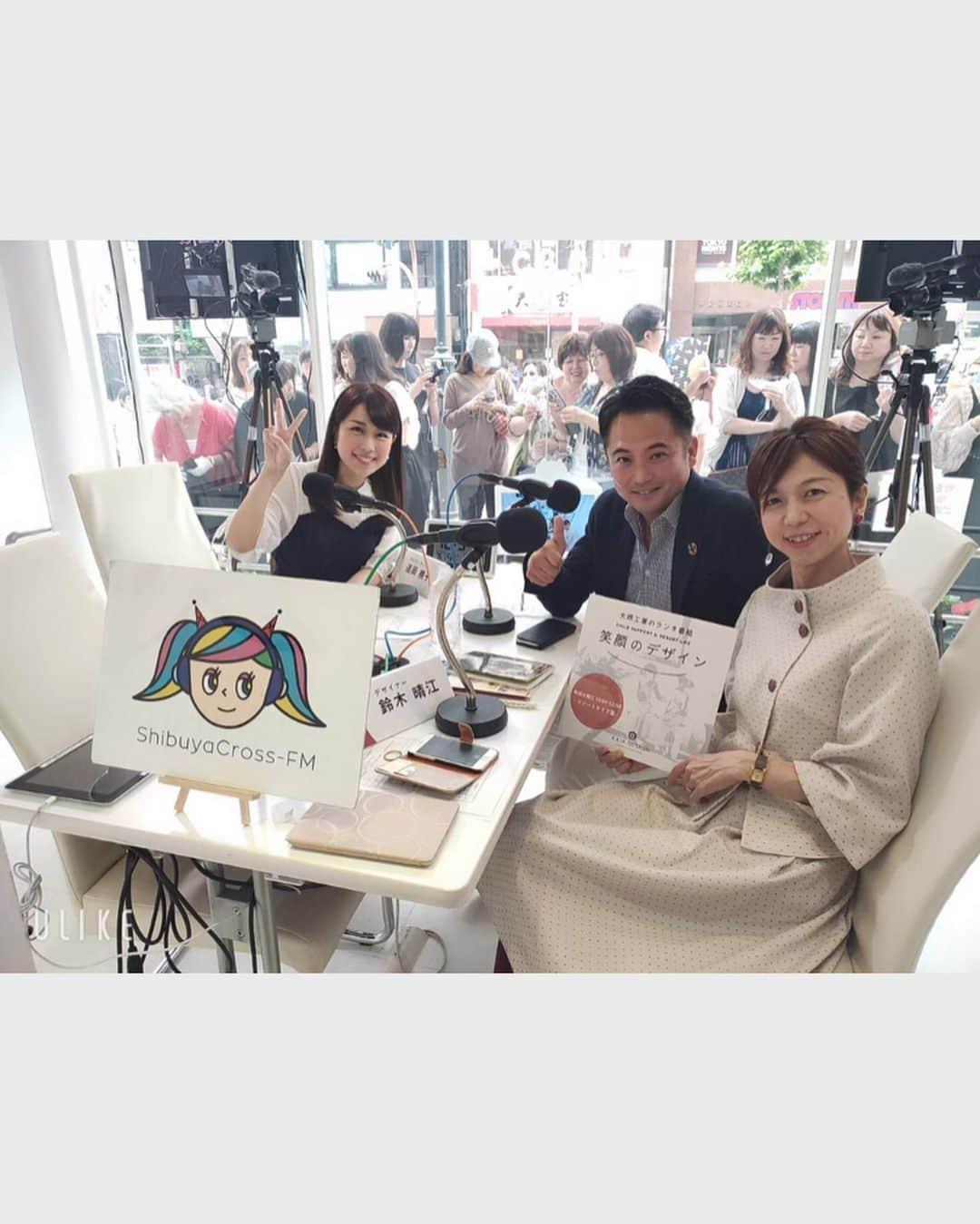 道岡桃子さんのインスタグラム写真 - (道岡桃子Instagram)「テレビマンから社長へ‼️ . ゲストは、1870年（明治3年）創業のフローリング業界のリーディングカンパニー『ikuta』の宮田社長です。宮田さんは、なんと元テレビマン！日テレ系の中京テレビでバリバリ営業を担当されていたそう。その後、ご結婚を機にikutaに入社し、この度8代目社長になられました！ . ikutaさんは金箔の豪華なフローリングや、空気を洗うエアーウォッシュフローリングなど、伝統を守りながら新しい商品を次々と提案されています。WBSをはじめ、多くのテレビ番組でも取り上げられています！ . フローリングや宮田社長が気になる方は、ぜひオンエアご覧くださいね！ . フローリング・床材の株式会社イクタ 宮田様とお話しする「木と共に生きる 床から変わるインテリア」【笑顔のデザイン】第31回 https://youtu.be/xFYBv7BVXWA @YouTubeより . . #フローリング #イクタ #床材 #エアーウォッシュ #ikuta #笑顔のデザイン #匠ジャパン #金箔 #テレビマン #youtube #瀬戸市 #中京テレビ #WBS #flooring #olivedesolive」9月10日 13時24分 - momoko_ana