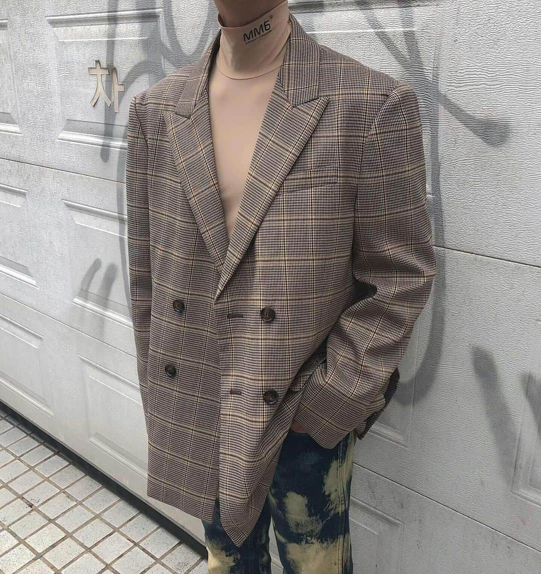 Junyoungさんのインスタグラム写真 - (JunyoungInstagram)「가을엔 첵흐 . . . #anderssonbell #앤더슨벨 #체크자켓 #mm6 #mm6maisonmargiela #mm6maisonmartinmargiela #mmm #margiela #gucci #guccijeans #maisonmargiela #ootd #outfit #mensfashion #menstyle #menswear #dailylook #lemaire #loewe #엠엠식스 #구찌 #구찌청바지 #블리치드 #블리치드진 #마르지엘라 #메종마르지엘라」9月10日 13時31分 - yanggeng88