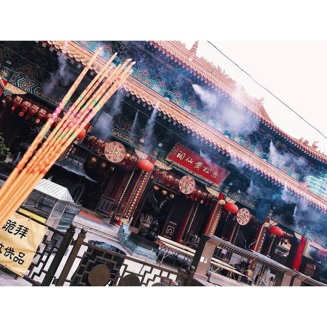 渡辺未優さんのインスタグラム写真 - (渡辺未優Instagram)「. 参拝したあとはのんびり庭園へ。 . 香港のパワースポット黄大仙祠🧧 . . #HK #temple #wongtaisin .」9月10日 13時54分 - _miyu.w_