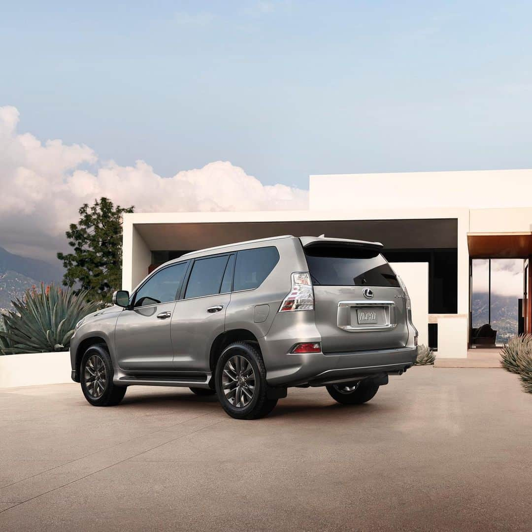 Lexus USAさんのインスタグラム写真 - (Lexus USAInstagram)「More presence. More premium. More performance. Learn more about the 2020 #LexusGX via the link in our bio.」9月10日 5時26分 - lexususa