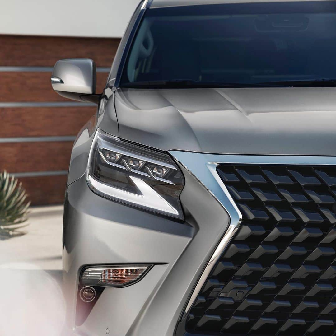 Lexus USAさんのインスタグラム写真 - (Lexus USAInstagram)「More presence. More premium. More performance. Learn more about the 2020 #LexusGX via the link in our bio.」9月10日 5時26分 - lexususa