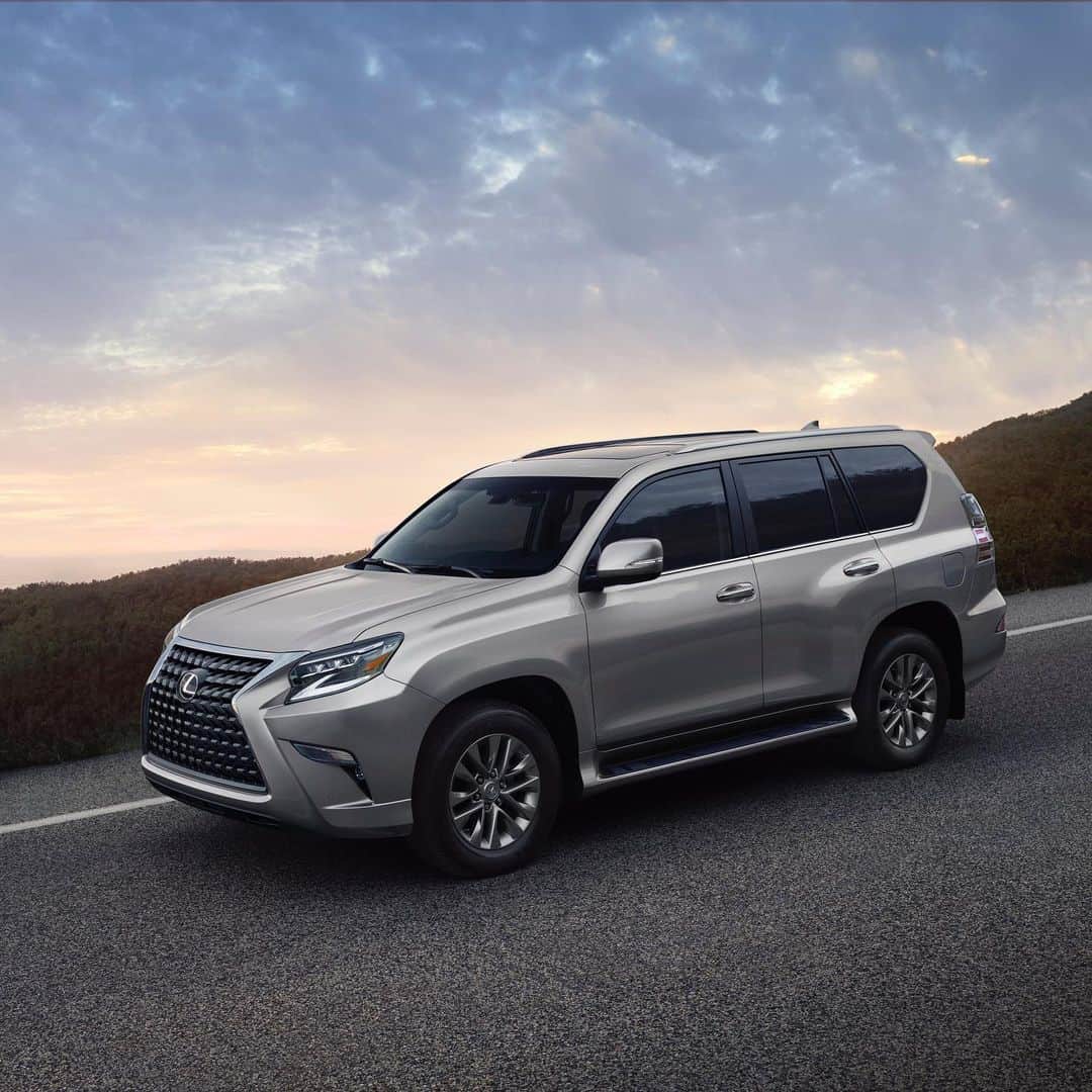 Lexus USAのインスタグラム：「More presence. More premium. More performance. Learn more about the 2020 #LexusGX via the link in our bio.」