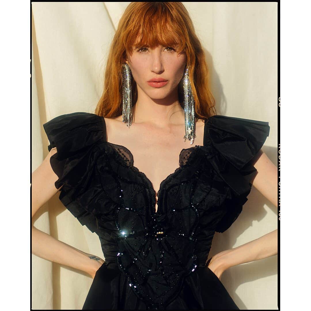 Faith Picozziさんのインスタグラム写真 - (Faith PicozziInstagram)「Sparkle 2️⃣ @navy.atelier 💛 📸 @filip.milenkovic 👗🎨 @faithpicozzicreative @filipandfaith 💥 #earrings #jewelry #sparkle #fashion #style #redhead #model #portrait」9月10日 5時36分 - faithpicozzi