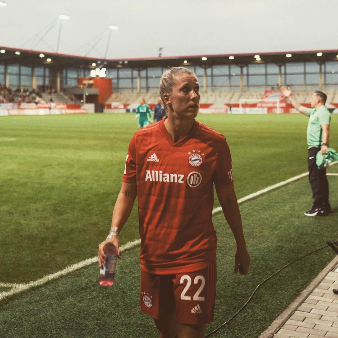 Verena Faisstさんのインスタグラム写真 - (Verena FaisstInstagram)「🔜⚽️👀🙏🏼」9月10日 6時05分 - vereni2205