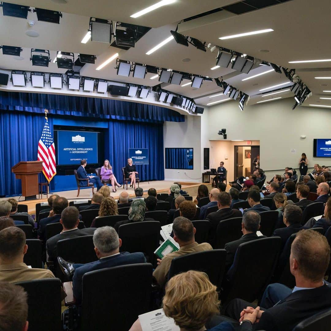 イヴァンカ・トランプさんのインスタグラム写真 - (イヴァンカ・トランプInstagram)「Great to be with +175 leaders from government, industry, and academia for the @WhiteHouse #AIinGovSummit!  We’re proud to highlight the innovative efforts underway across Fed agencies to use #AI to improve government services on behalf of the American people and look forward to future transformative applications.」9月10日 6時19分 - ivankatrump