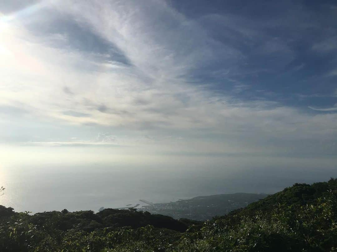 やながわみほさんのインスタグラム写真 - (やながわみほInstagram)「海と空の境目がなくて、空に浮かんでいるようでした(*´ω｀*) 海がとても高いところにあるっ！ #伊豆大島 #ロケ」9月10日 6時54分 - yanagawa_miho