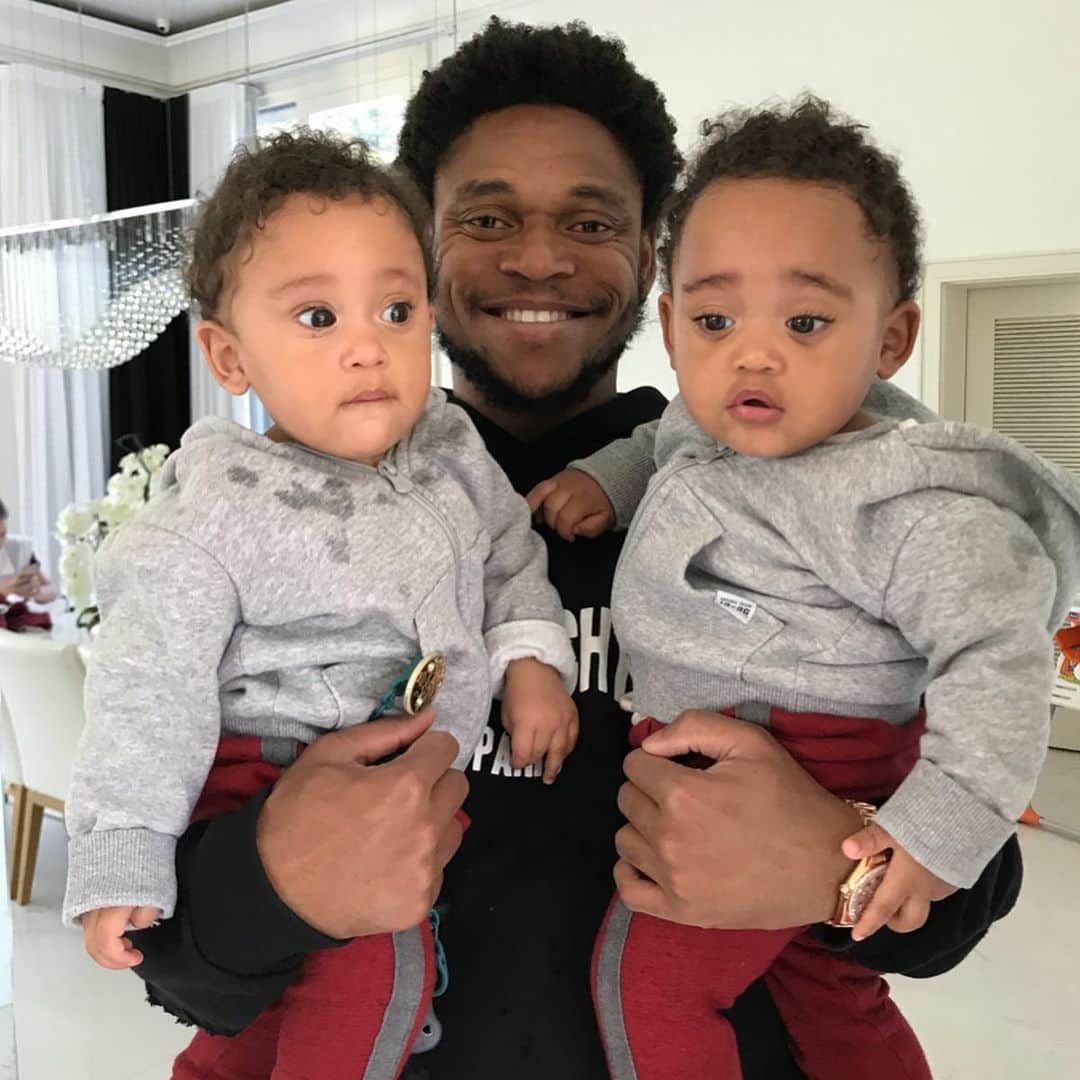 ルイス・アドリアーノのインスタグラム：「Feliz aniversário meus amores!  Que esta data seja muito especial, que vocês possam realizar todos seus sonhos e que vocês sejam sempre essas crianças lindas e amorosas! Que o papai do céu abençoe sempre a vida de vocês e que vocês sejam muito felizes! O papai ama tanto vocês #JL #JA ♥️😍🎂🎈🎈🎈🎊🎊🎊🎉🎉🎉🎁🎁🎁🎁🎁🎁🎁」