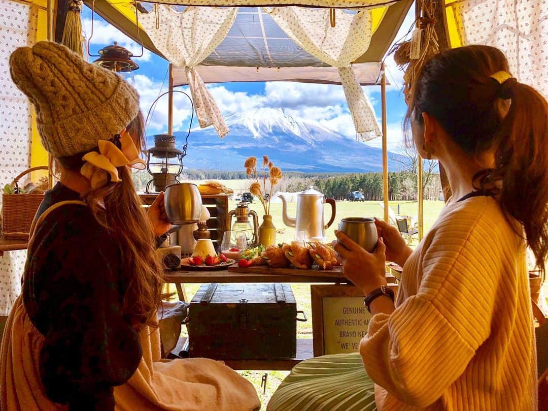 のインスタグラム：「#キャンプ#camp#camping #outdoor #キャンプ#アウトドア#キャンプ飯#cafe #カフェ#朝ごはん#富士山#ふもとっぱら#instagood #instafood #外カフェ#女子キャンプ#女子キャン #外ごはん#outdoorlife#canon#７D#9000D * * 2019.9.10 * * ⛰💕💕 今週末の連休😍😍 * * ゆきちゃと大冒険😍 * * ✨ お天気も今んとこＡ😍🎉 * * 毎日鍛えてる成果を発揮できるかなぁ✨✨ * * #素敵な絶景お願いします💖」