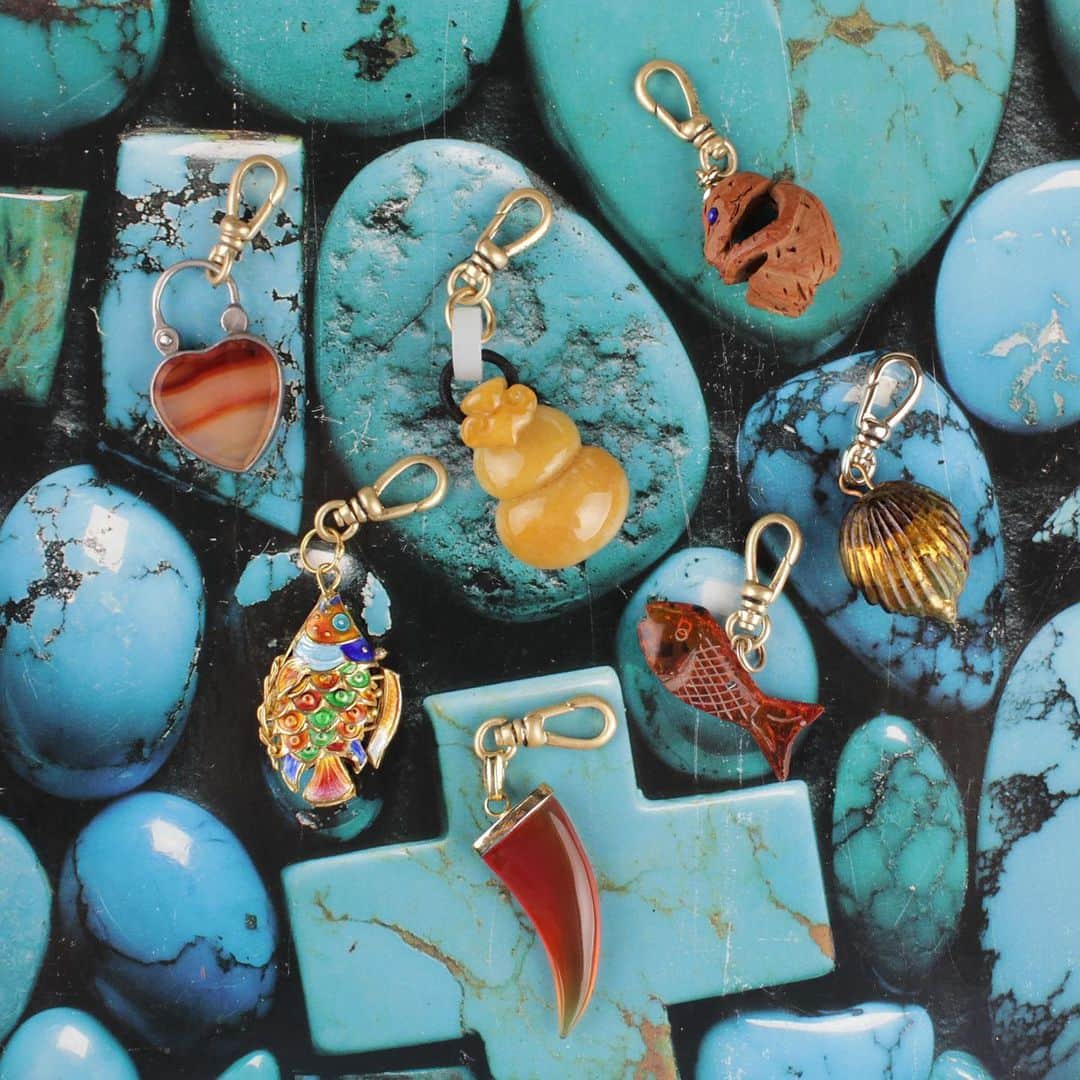 ルル フロストのインスタグラム：「Plenty of fish in the sea.. but these vintage charms are one-of-a-kind. #lulufrost」