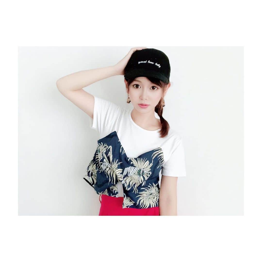 のインスタグラム：「今日のヘアメイク🎀💄✨ えりにゃんに合わせてキャップスタイル🧢 まだまだ暑い日が続くね☀️ #ヘアメイク #キャップ #帽子スタイル #セミロング #セルフヘア #ヘアセット #セルフヘアセット #今日の髪型 #今日のゆんちゃん」
