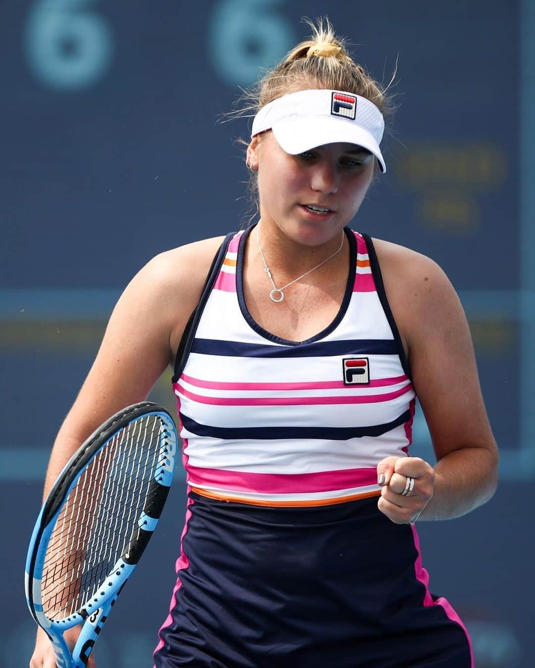 ソフィア・ケニンのインスタグラム：「Good start at the Asia swing 🙂@zhengzhouopen」