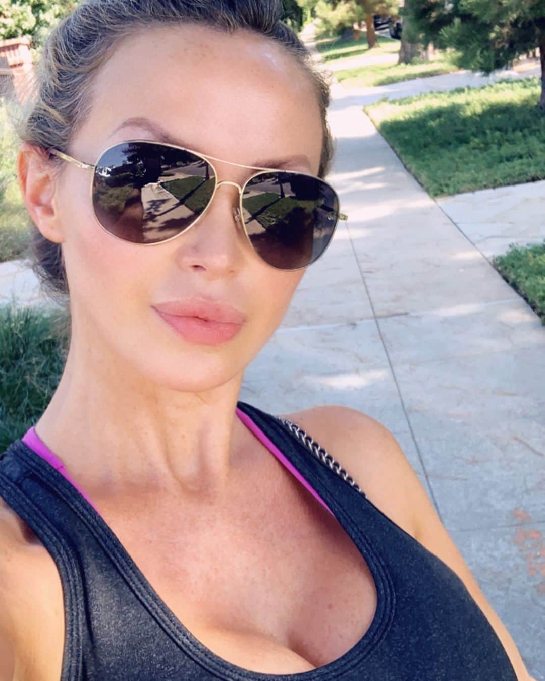 ニッキー・ベンツさんのインスタグラム写真 - (ニッキー・ベンツInstagram)「Took this while walking my dogs 🐕」9月10日 7時40分 - nikkibenz