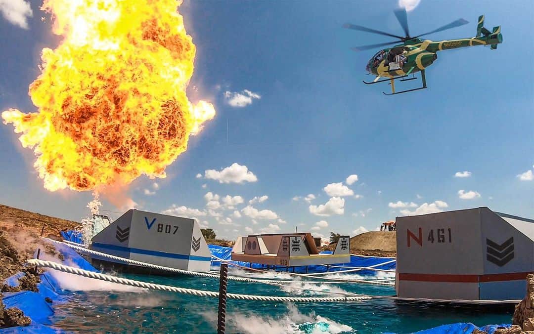 Dude Perfectさんのインスタグラム写真 - (Dude PerfectInstagram)「Helicopter Battleship is LIVE! <Click the link in our bio to watch> || Thanks Battleship Shots for making it happen! @hasbrogamingofficial #ad」9月10日 7時48分 - dudeperfect