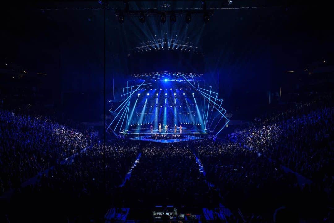 backstreetboysさんのインスタグラム写真 - (backstreetboysInstagram)「Omaha, thank you for singing loud and dancing hard 🙌🏻 #BSBOMA #DNAWorldTour」9月10日 7時50分 - backstreetboys