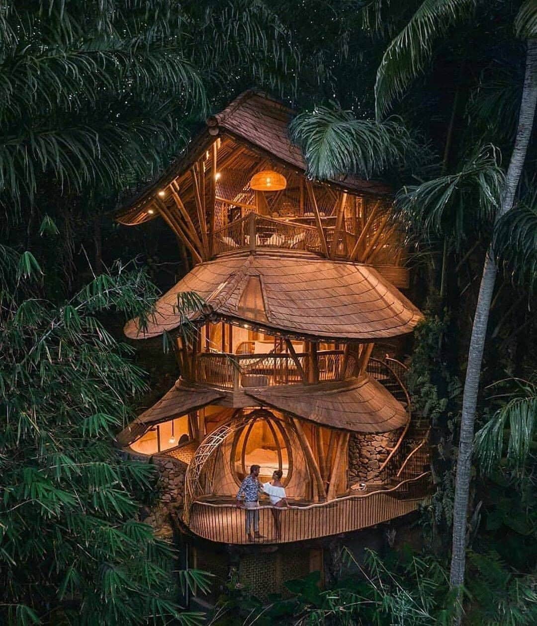 Crazy Roomsさんのインスタグラム写真 - (Crazy RoomsInstagram)「Bringing tree houses to the next level . . . . . . . . . #treehouse #house #tree #room #luxury #vacation」9月10日 8時05分 - crazyroomss