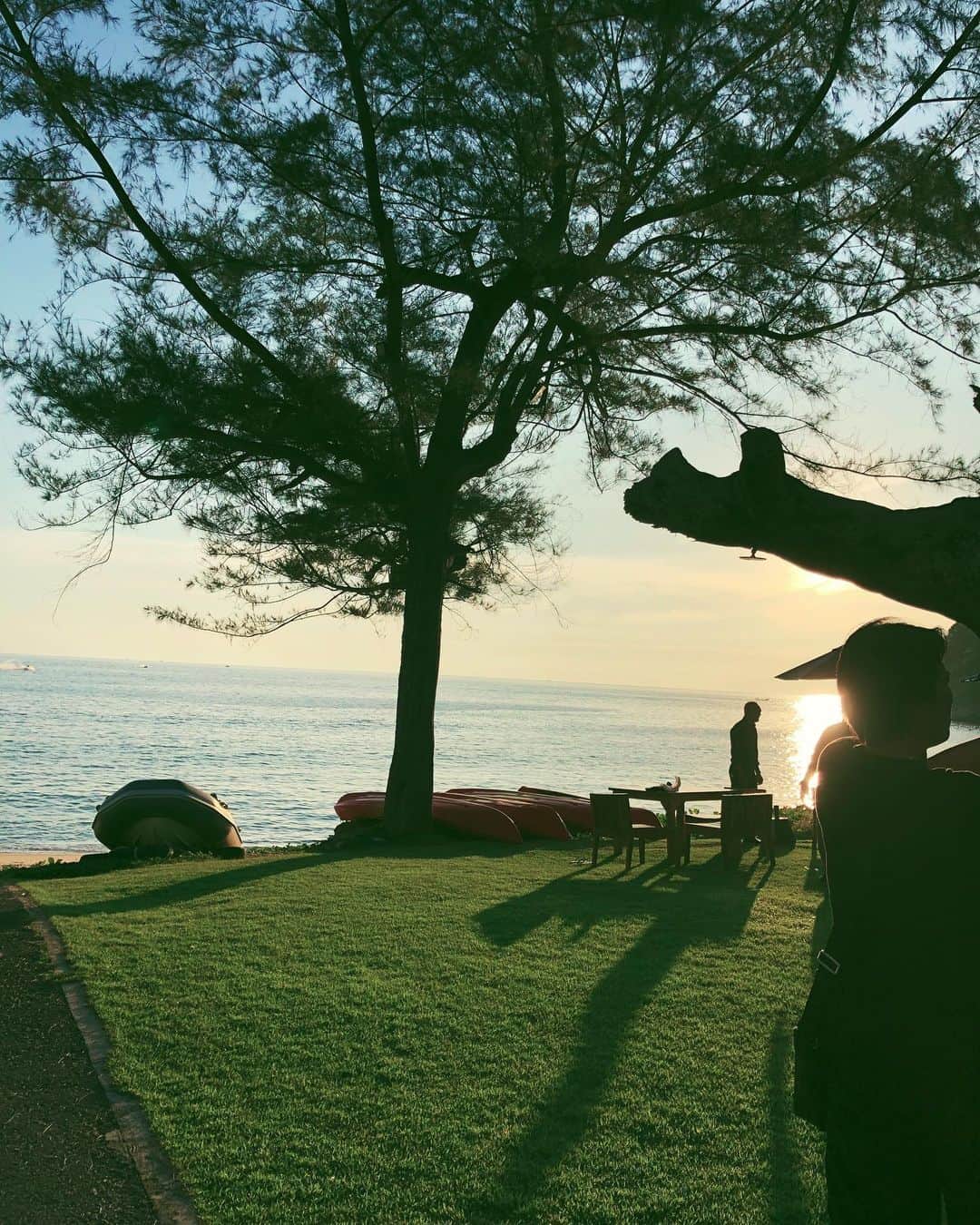 ラチャノック・インタノンのインスタグラム：「𝑮𝒐𝒐𝒅 𝒕𝒊𝒎𝒆𝒔 𝒂𝒏𝒅 𝒕𝒂𝒏 𝒍𝒊𝒏𝒆𝒔. 🌴 #รูปเก่าเล่าใหม่ #latepost #vacationeeded」